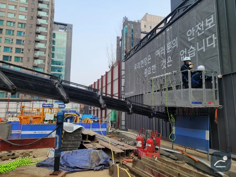 강원 고소작업차 유리·청소 작업 현장