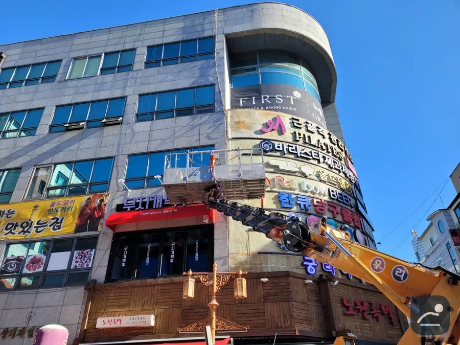 충남 고소작업차 에어컨·실외기 작업 현장